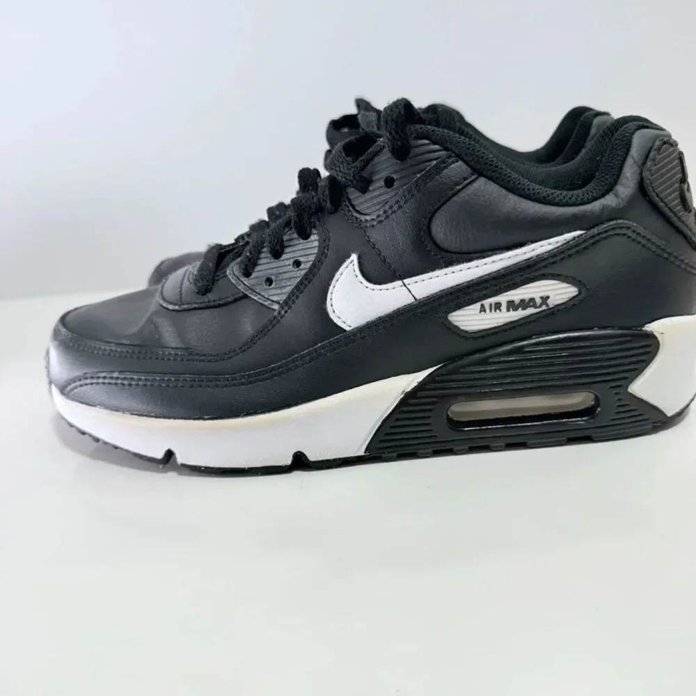 Nike Air Max 90 GS size 6.5 Y